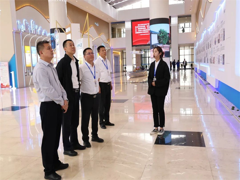 中國企業(yè)聯(lián)合會、中國企業(yè)家協(xié)會企業(yè)文化工作委員會秘書長王建軍到中能公司調(diào)研指導(dǎo)工作（2）.jpg