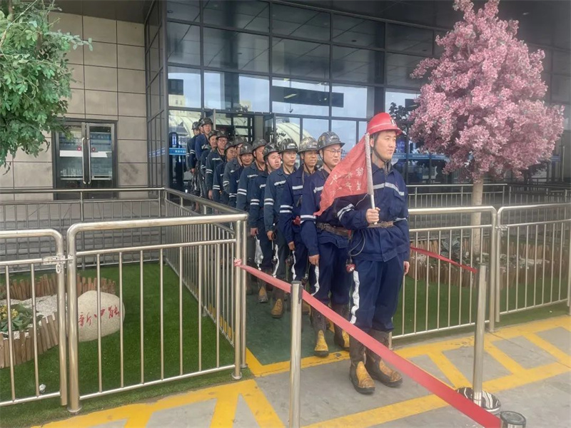 喜訊！中能袁大灘煤礦綜采一隊獲2023年陜西省能源化學(xué)地質(zhì)工會“工人先鋒號”榮譽(yù)稱號（4）.jpg